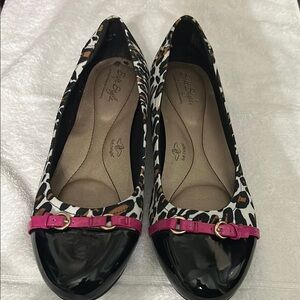 Hush Puppies Stylish Black and Pink Leopard Print Flats size 10.